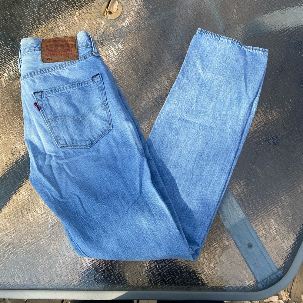 LEVIS: 501 MENS JEANS